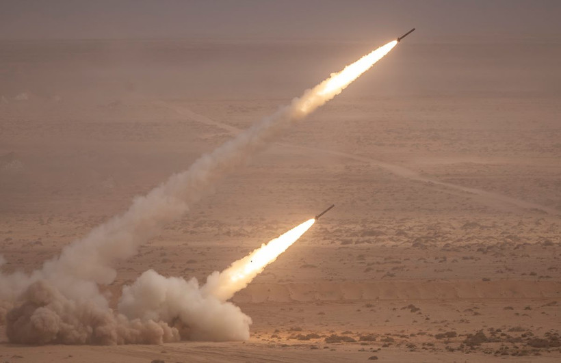 Hệ thống rocket pháo binh cơ động cao (HIMARS) của Mỹ. (Ảnh: AFP/TTXVN)