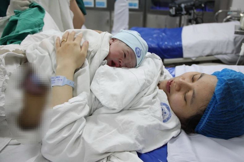 Bé trai Trần Hữu Nghị chào đời tại Bệnh viện Phụ sản Trung ương. (Nguồn: Báo Nhân dân)