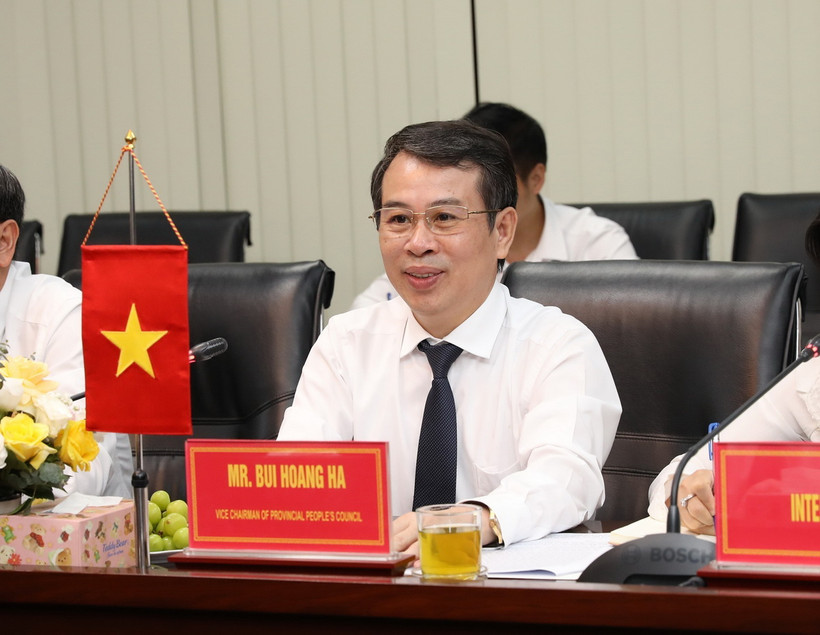 Ông Bùi Hoàng Hà, Ủy viên Ban thường vụ Tỉnh ủy, Phó Chủ tịch Thường trực HĐND tỉnh Ninh Bình, phát biểu tại buổi làm việc. (Ảnh: Đức Phương/TTXVN)