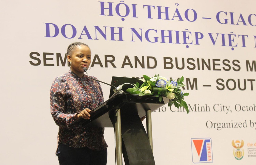 Bà Valentine Naidoo, đại diện Bộ Công Thương Nam Phi phát biểu tại hội thảo. (Ảnh: Xuân Anh/TTXVN)