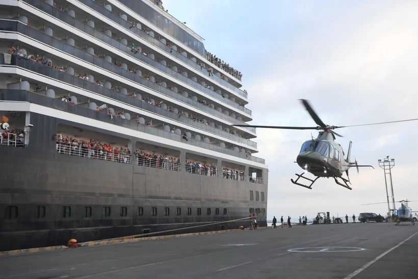 Tàu MS Westerdam cập cảng Sihanoukville, Campuchia, ngày 14/2. (Ảnh: AFP/TTXVN)