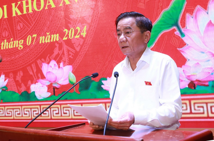 Ông Trần Cẩm Tú, Ủy viên Bộ Chính trị, Bí thư Trung ương Đảng, Chủ nhiệm Ủy ban Kiểm tra Trung ương, phát biểu tại buổi tiếp xúc cử tri. (Ảnh: Quốc Khánh/TTXVN)