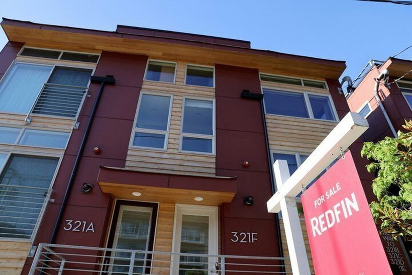 Biển rao bán tại một căn hộ ở Seattle, Washington, Mỹ. (Ảnh: Reuters/TTXVN)