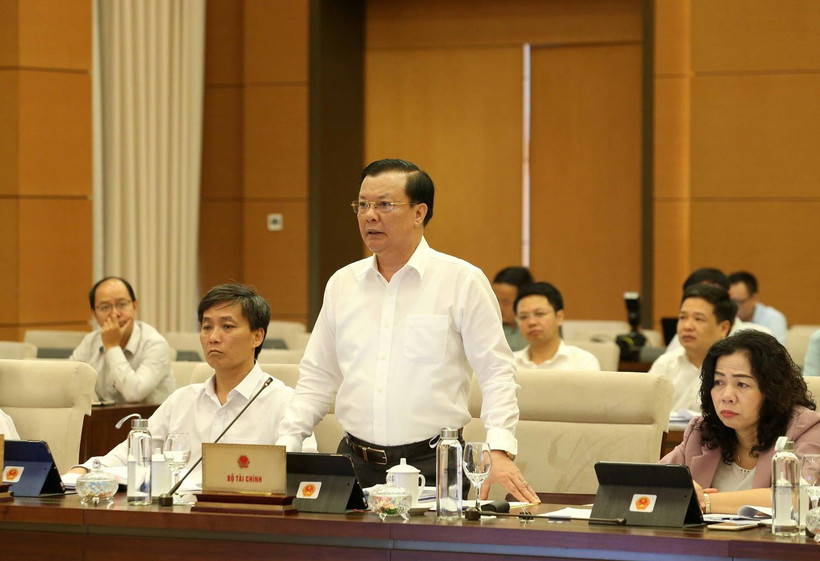 Bộ trưởng Bộ Tài chính Đinh Tiến Dũng phát biểu tại phiên họp. (Ảnh: Phương Hoa/TTXVN)