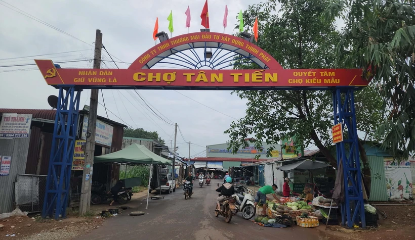 Chợ Tân Tiến, Đồng Phú, nơi bị tố xả thải trực tiếp ra môi trường. (Ảnh: Đậu Tất Thành/TTXVN)