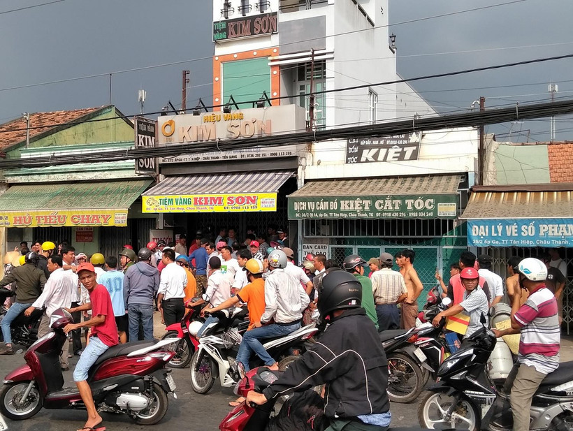 Khu vực tiệm vàng nơi xảy ra vụ việc. (Ảnh: Nam Thái/TTXVN)