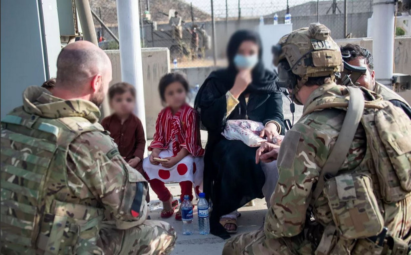 Người Afghanistan chạy trốn. (Nguồn: Reuters)