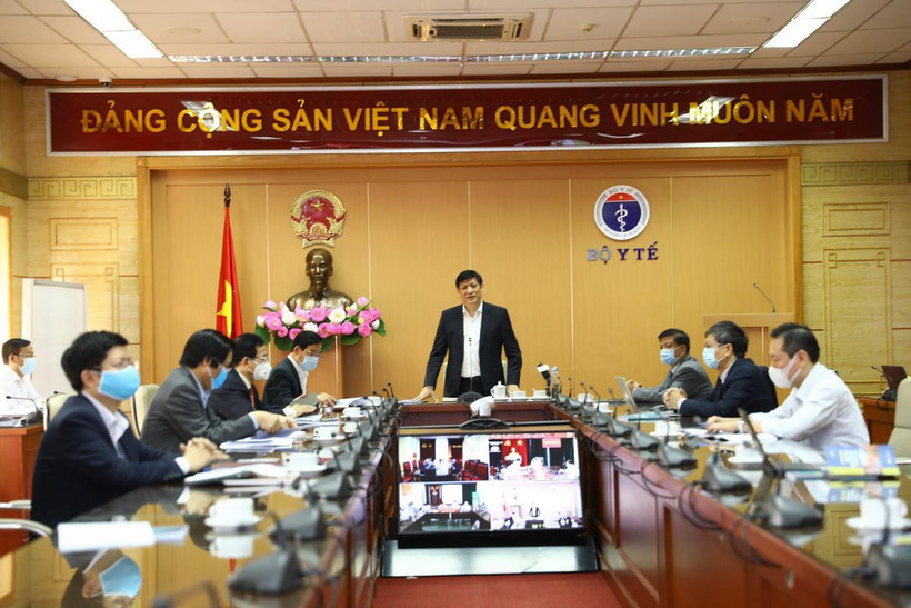 Quang cảnh hội nghị trực tuyến tại điểm cầu Bộ Y tế. (Ảnh: Huy Hùng/TTXVN)