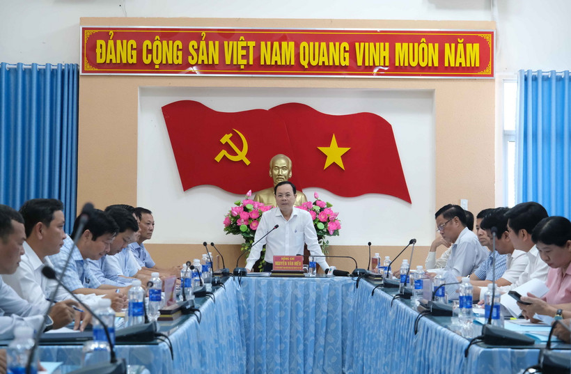 Bí thư Thành ủy Cần Thơ Nguyễn Văn Hiếu làm việc về tiến độ triển khai dự án Khu công nghiệp VSIP Cần Thơ. (Ảnh: Thanh Liêm/TTXVN)
