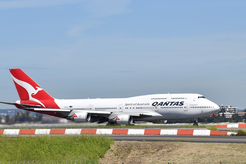 Máy bay của hãng hàng không Qantas Airways cất cánh từ sân bay Sydney, Australia. (Ảnh: AFP/TTXVN)