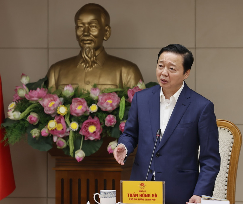 Phó Thủ tướng Trần Hồng Hà phát biểu chỉ đạo tại cuộc họp triển khai Nghị định về hoạt động lấn biển. (Ảnh: Văn Điệp/TTXVN)