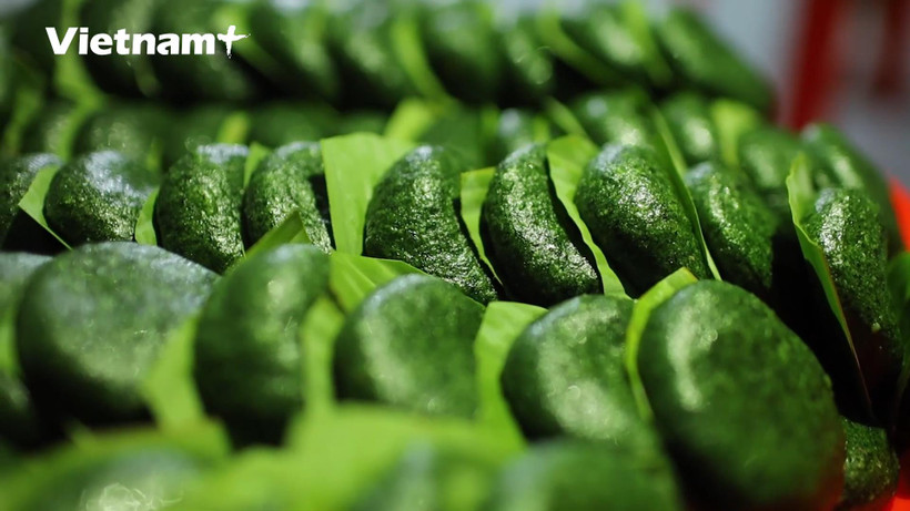 Bánh Ngải làm từ lá cây ngải cứu, là món ăn đặc sắc của người dân tộc Tày Lạng Sơn (Ảnh: Lâm Phan/Vietnam+) 