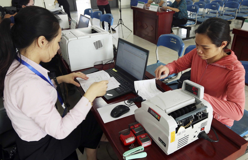 Một buổi giao dịch cho vay tại điểm giao dịch xã Đông Hội, huyện Đông Anh, Hà Nội. (Ảnh: Trần Việt/TTXVN)