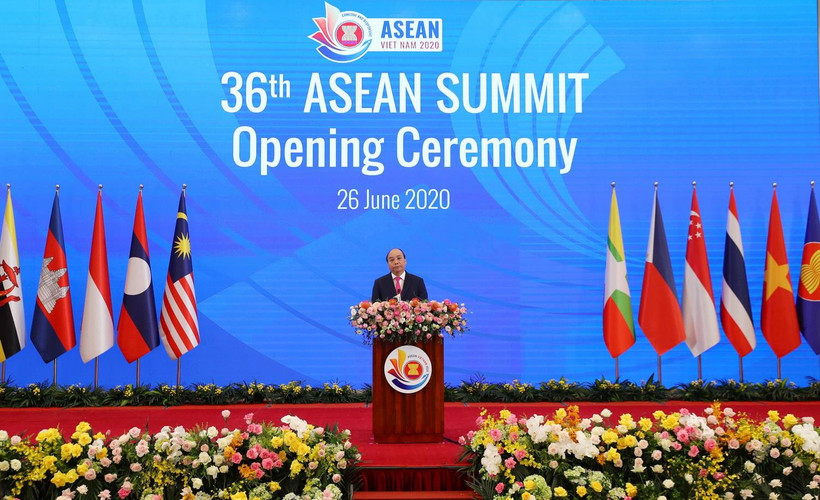 Thủ tướng Nguyễn Xuân Phúc, Chủ tịch ASEAN 2020 phát biểu khai mạc Hội nghị Cấp cao ASEAN lần thứ 36. (Ảnh: TTXVN)