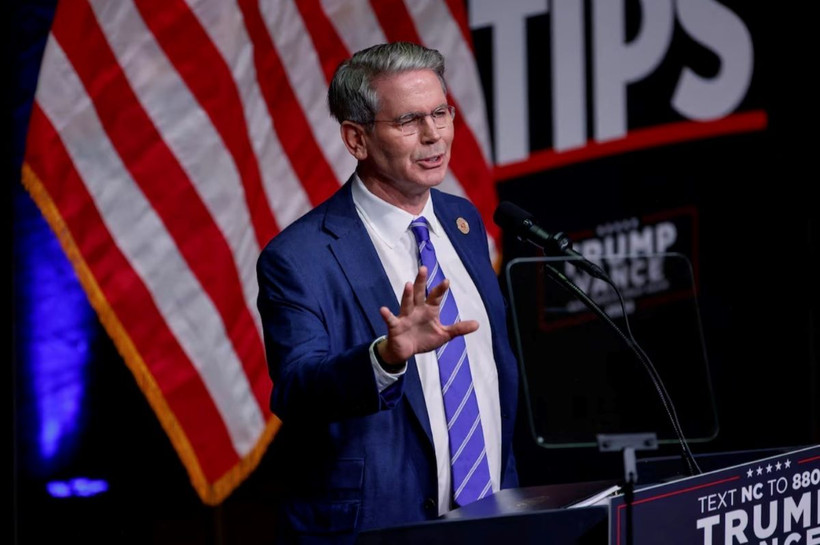 Nhà sáng lập Công ty Key Square, ông Scott Bessent phát biểu trong cuộc vận động tranh cử của cựu Tổng thống Mỹ Donald Trump tại Asheville, Bắc Carolina, ngày 14/8/2024. (Ảnh: REUTERS/TTXVN)