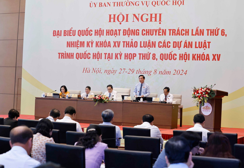 Phó Chủ tịch Quốc hội Nguyễn Khắc Định điều hành phiên họp. (Ảnh: Doãn Tấn/TTXVN)