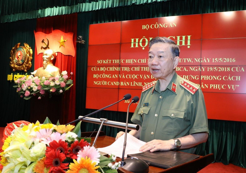 Đại tướng Tô Lâm, Ủy viên Bộ Chính trị, Bí thư Đảng ủy Công an Trung ương, Bộ trưởng Bộ Công an phát biểu khai mạc Hội nghị. (Ảnh: Văn Điệp/TTXVN)