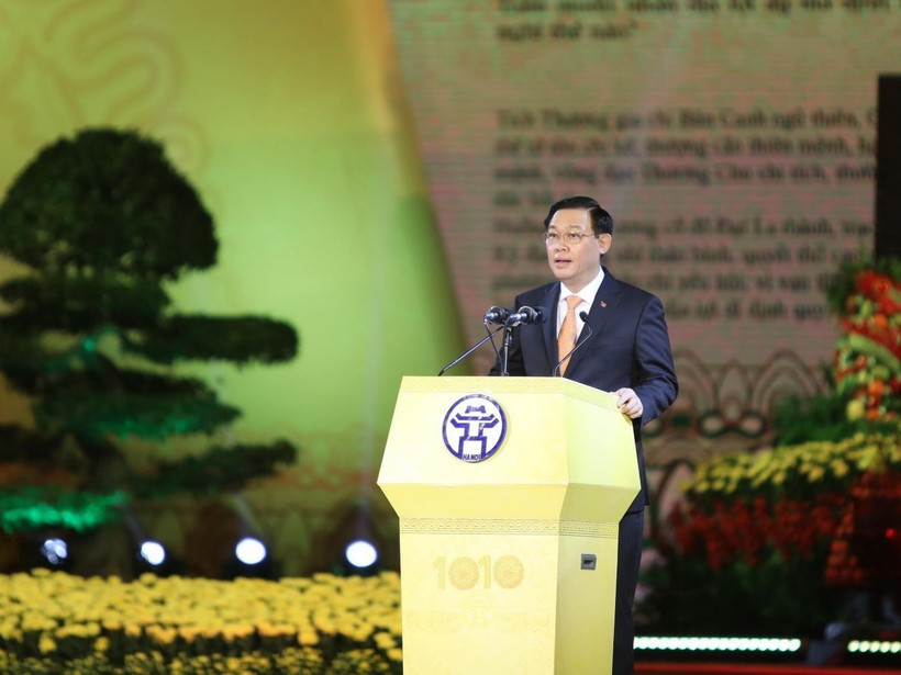 Bí thư Thành ủy Hà Nội Vương Đình Huệ phát biểu tại buổi lễ. (Ảnh: Danh Lam/TTXVN)