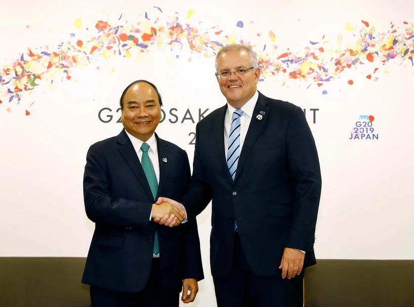 Thủ tướng Nguyễn Xuân Phúc gặp Thủ tướng Australia Scott Morrison ở G20, tổ chức tại thành phố Osaka của Nhật Bản. (Ảnh: Thống Nhất/TTXVN)