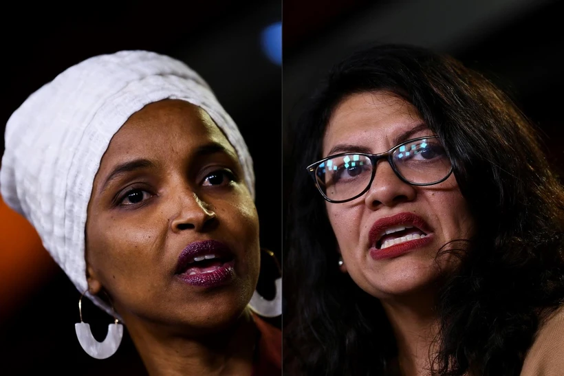 Hai nữ nghị siỹ đảng Dân chủ Mỹ Ilhan Omar - trái và Rashida Tlaib - phải. (Ảnh: AFP/TTXVN)