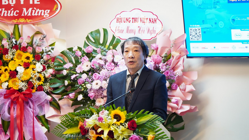 Phó Giáo sư-Tiến sỹ Bùi Diệu, Chủ tịch Hội Ung thư Việt Nam phát biểu tại hội nghị. (Ảnh: Mai Trang/TTXVN