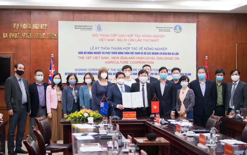 Lễ ký kết diễn ra tại Bộ Nông nghiệp và Phát triển nông thôn. (Ảnh: Đại sứ quán New Zealand cung cấp) 