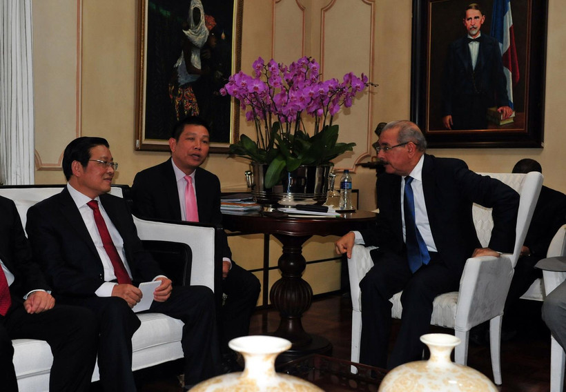 Tổng thống Cộng hòa Dominicana Danilo Medina tiếp ông Phan Đình Trạc. (Ảnh: Vũ Hà/TTXVN)