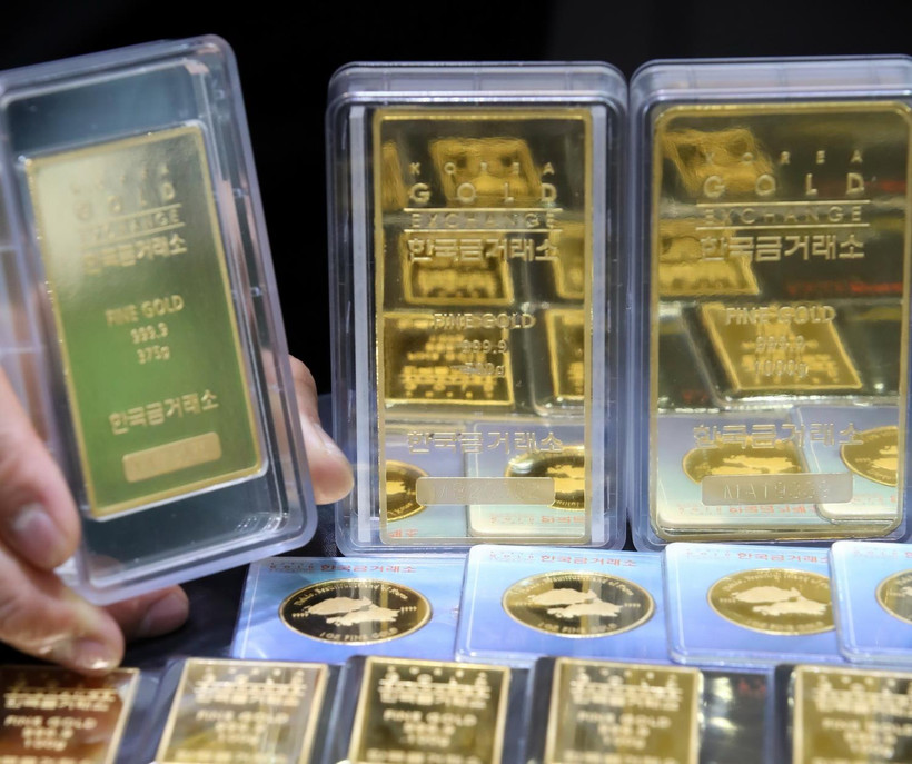 Vàng miếng tại một sàn giao dịch ở Seoul của Hàn Quốc. (Ảnh: Yonhap/TTXVN)