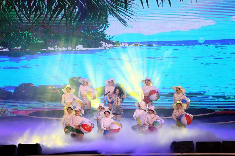 Một tiết mục biểu diễn tại chương trình nghệ thuật “Chào hè Hạ Long-Quảng Ninh 2020,” diễn ra ngày 16/5 vừa qua. (Ảnh: Bùi Đức Hiếu/TTXVN)