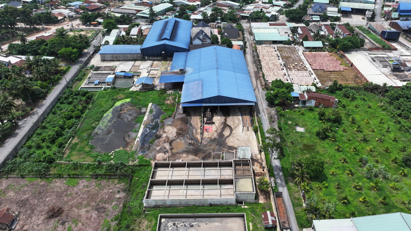 Nhà máy sản xuất tinh bột sắn thuộc Công ty TNHH Tân Thúy hoạt động trái phép, tiềm ẩn nguy cơ ô nhiễm môi trường. (Ảnh: Minh Phú/TTXVN)