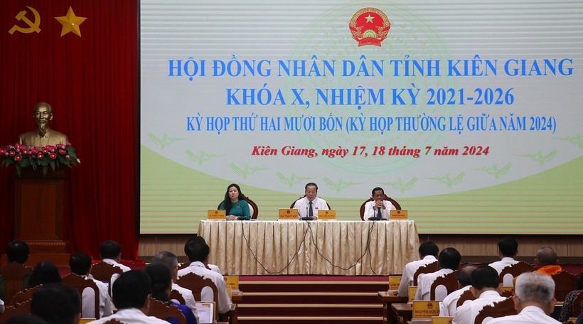 Quang cảnh Kỳ họp thứ 24 (kỳ họp thường lệ giữa năm) của Hội đồng Nhân dân tỉnh Kiên Giang khóa X, nhiệm kỳ 2021-2026. (Ảnh: Lê Huy Hải/TTXVN)