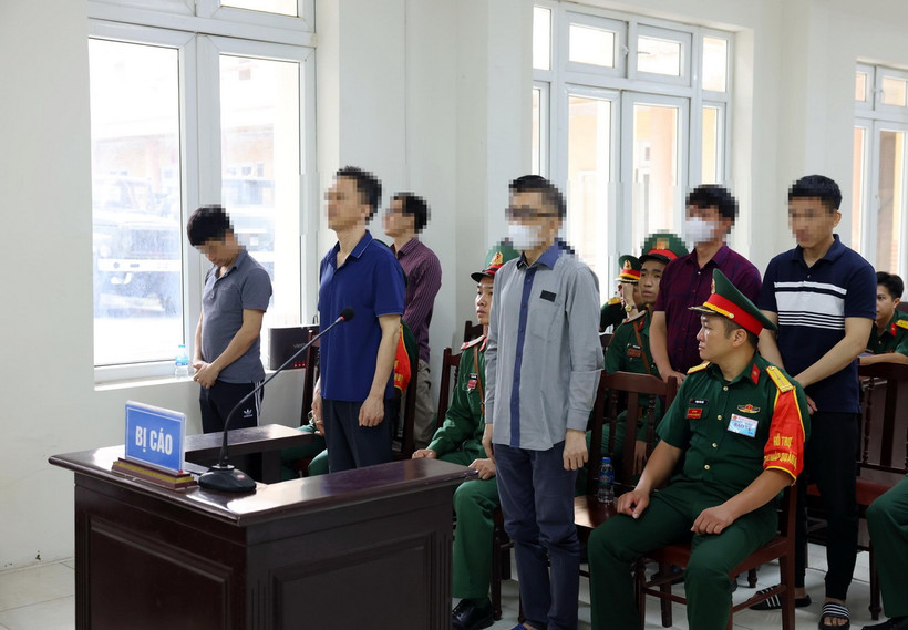 Các bị cáo tại phiên toà xét xử. (Ảnh: Phạm Kiên/TTXVN)