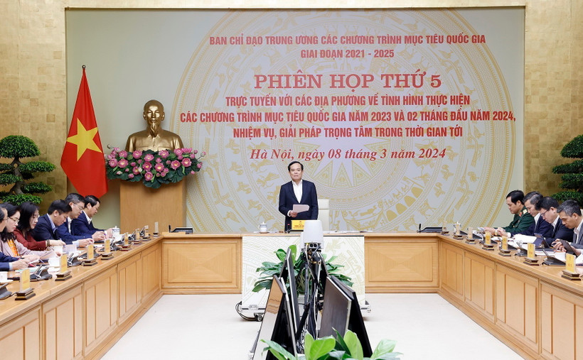 Phó Thủ tướng Trần Lưu Quang chủ trì phiên họp về Chương trình mục tiêu Quốc gia hồi tháng Ba vừa qua. (Ảnh: Doãn Tấn/TTXVN)