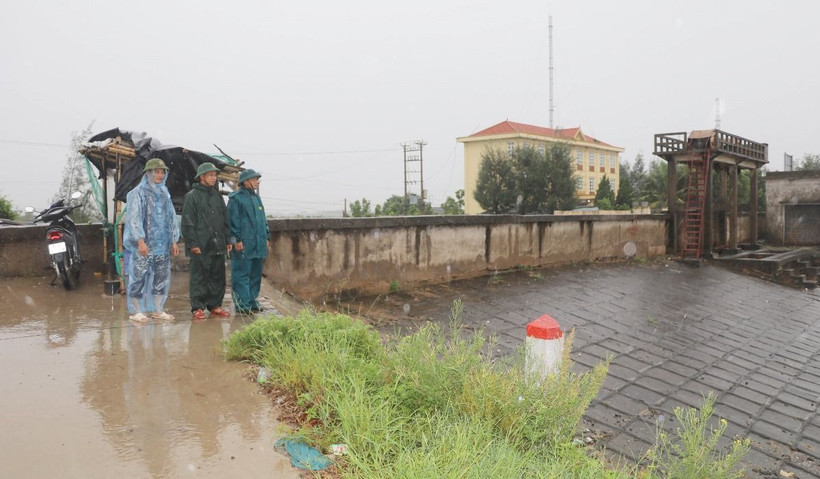 Các tổ, chốt kiểm soát tại đê Bình Minh II, huyện Kim Sơn, tỉnh Ninh Bình. (Ảnh: Thùy Dung/TTXVN)