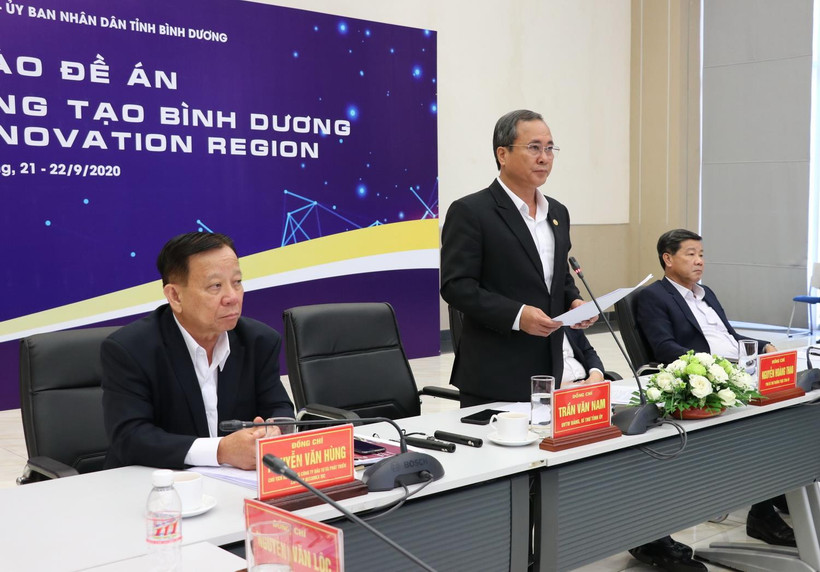 Ông Trần Văn Nam, Bí thư Tỉnh ủy Bình Dương phát biểu tại hội nghị. (Ảnh: Chí Tưởng/TTXVN)