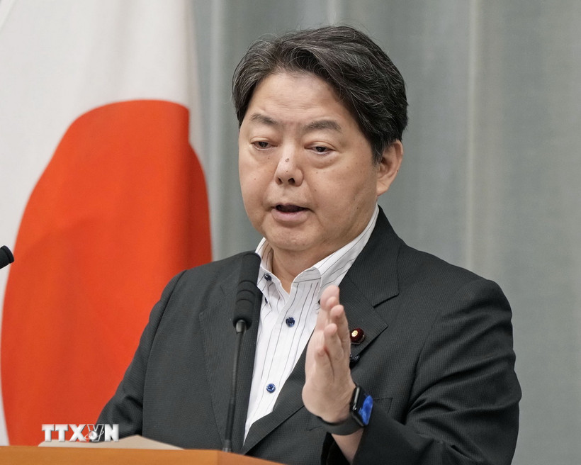 Chánh Văn phòng Nội các Nhật Bản, Yoshimasa Hayashi, trong một cuộc họp báo tại Tokyo. (Ảnh: Kyodo/TTXVN)