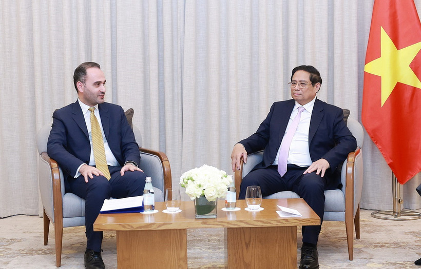 Thủ tướng Phạm Minh Chính tiếp ông Amir Salemizadeh, Tổng Giám đốc Tập đoàn JTA, Qatar. (Ảnh: Dương Giang/TTXVN)