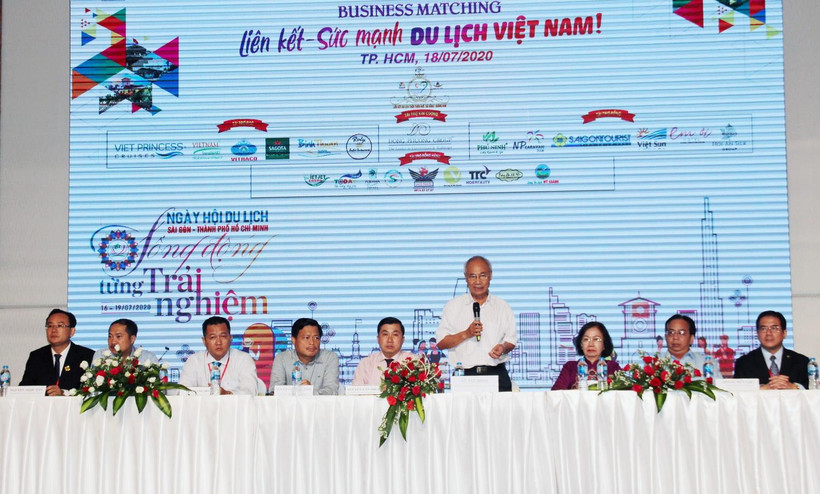 Đại diện Hiệp Hội du lịch các tỉnh, thành chủ trì phiên thảo luận. (Ảnh: Mỹ Phương/TTXVN)