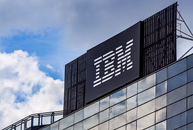 Cổ phiếu của IBM lao dốc 24% trong phiên giao dịch ngày 14/7. (Ảnh: Bigstock)