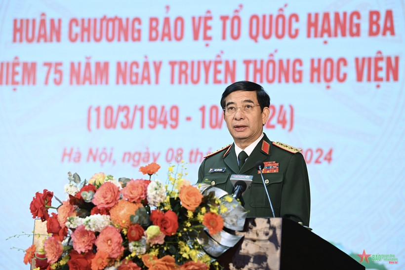 Đại tướng Phan Văn Giang phát biểu tại Lễ đón nhận Huân chương Bảo vệ Tổ quốc hạng Ba và kỷ niệm 75 năm Ngày truyền thống Học viện Quân y. (Nguồn: TTXVN phát)