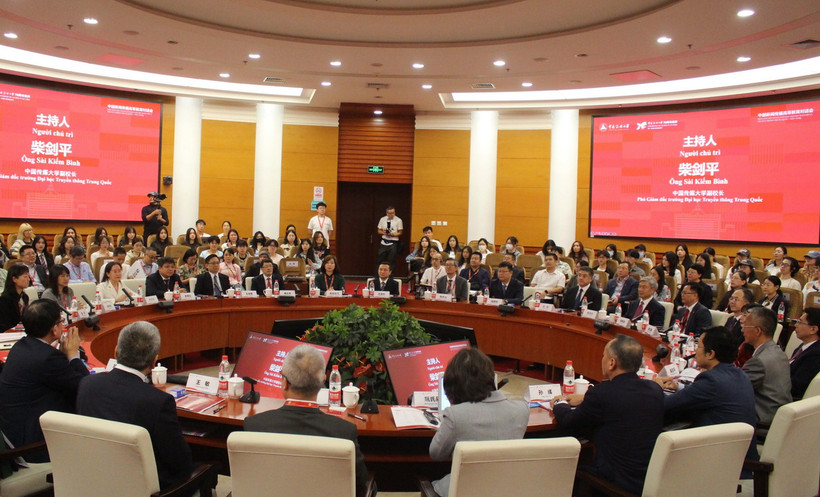 Diễn đàn đối thoại giáo dục đại học báo chí và truyền thông Việt Nam-Trung Quốc. (Ảnh: Hải Yến/TTXVN)