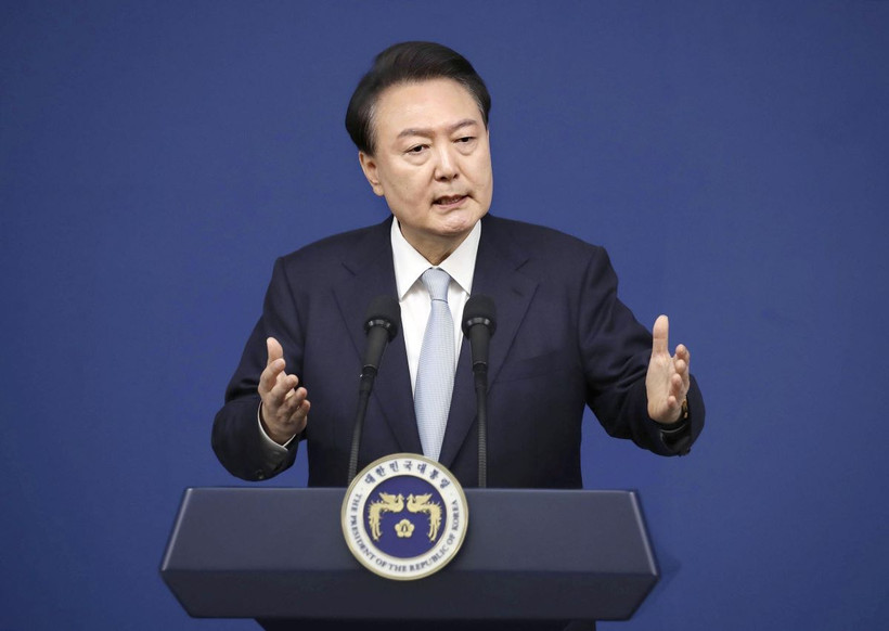 Tổng thống Hàn Quốc Yoon Suk Yeol trong một cuộc họp báo ở Seoul. (Ảnh: Kyodo/TTXVN)