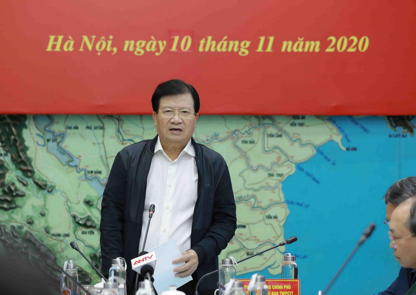 Phó Thủ tướng Chính phủ, Trưởng Ban Chỉ đạo Trung ương về Phòng, chống thiên tai Trịnh Đình Dũng phát biểu chỉ đạo. (Ảnh: Vũ Sinh/TTXVN)