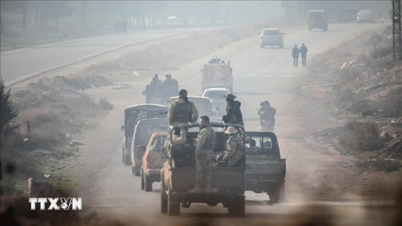 Các thành viên thuộc các nhóm vũ trang tiến về miền Bắc Syria. (Ảnh: AA/TTXVN)