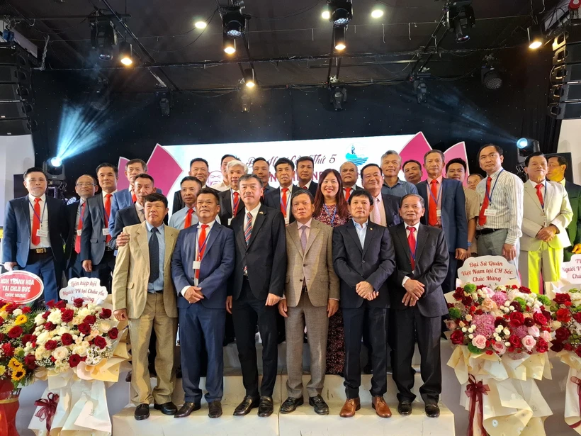 Ban chấp hành nhiệm kỳ 2024-2029 ra mắt. (Ảnh: Ngọc Long/TTXVN)