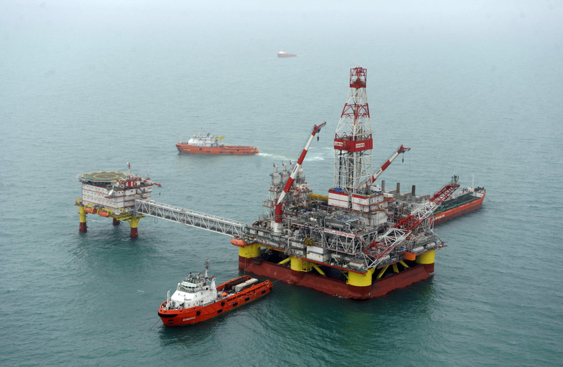 Giàn khoan LSP-1 của Tập đoàn LUKOIL thuộc Nga ở ngoài khơi Biển Caspi, cách Astrakhan khoảng 180km. (Ảnh: AFP/TTXVN)