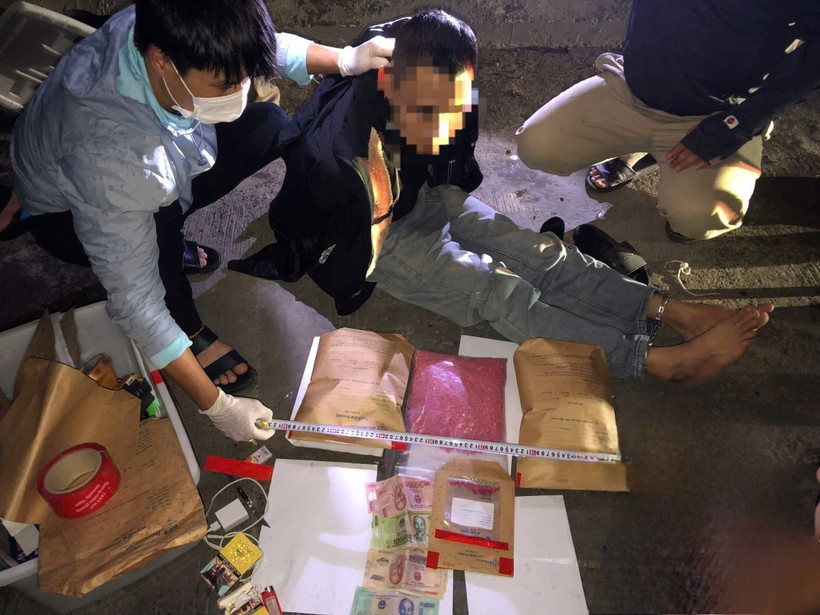 Số ma tuý bị các lực lượng chức năng bắt quả tang tại hiện trường. (Ảnh: TTXVN phát)