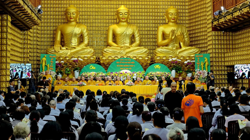 Quang cảnh Đại lễ Vu Lan báo hiếu tại chùa Giác Ngộ, Thành phố Hồ Chí Minh. (Ảnh: Thế Anh/TTXVN)