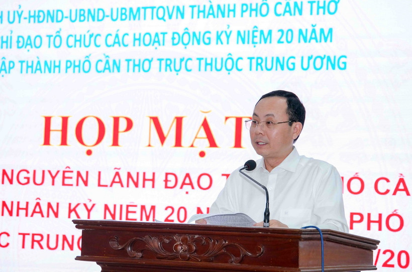 Bí thư Thành ủy Cần Thơ Nguyễn Văn Hiếu phát biểu tại buổi họp mặt. (Ảnh: Thanh Liêm/TTXVN)