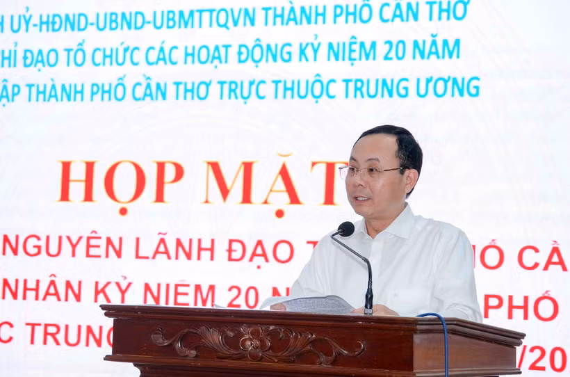 Bí thư Thành ủy Cần Thơ Nguyễn Văn Hiếu phát biểu tại buổi họp mặt. (Ảnh: Thanh Liêm/TTXVN)